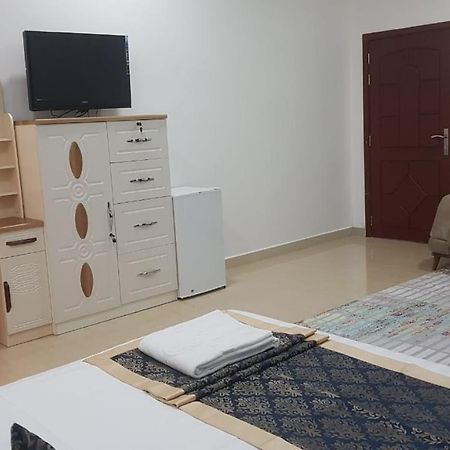 ניזווא Orient Apartments מראה חיצוני תמונה
