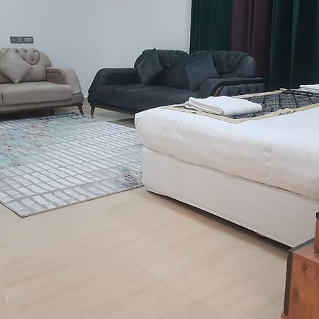 ניזווא Orient Apartments מראה חיצוני תמונה