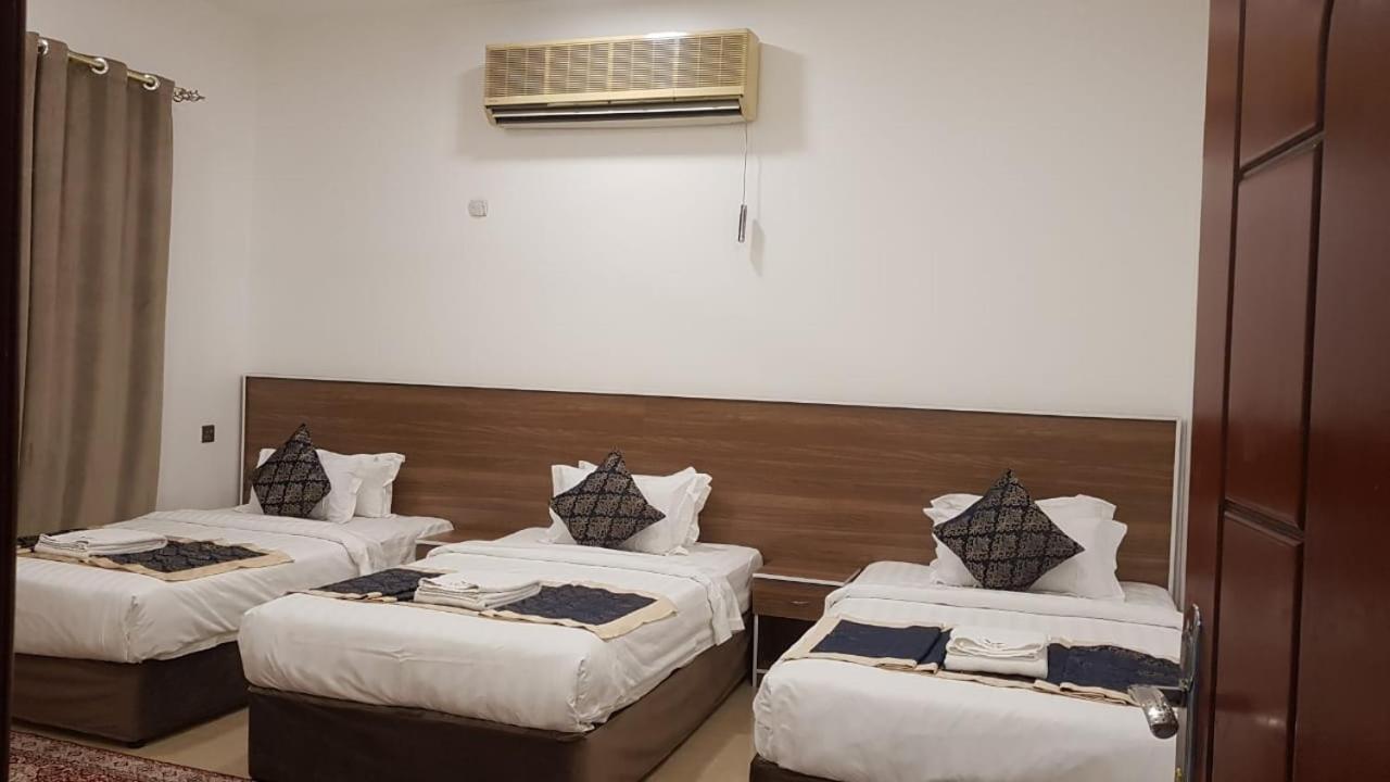 ניזווא Orient Apartments מראה חיצוני תמונה