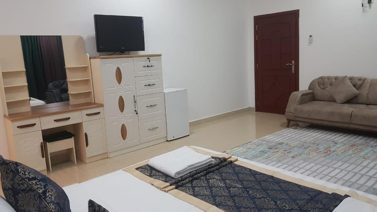 ניזווא Orient Apartments מראה חיצוני תמונה