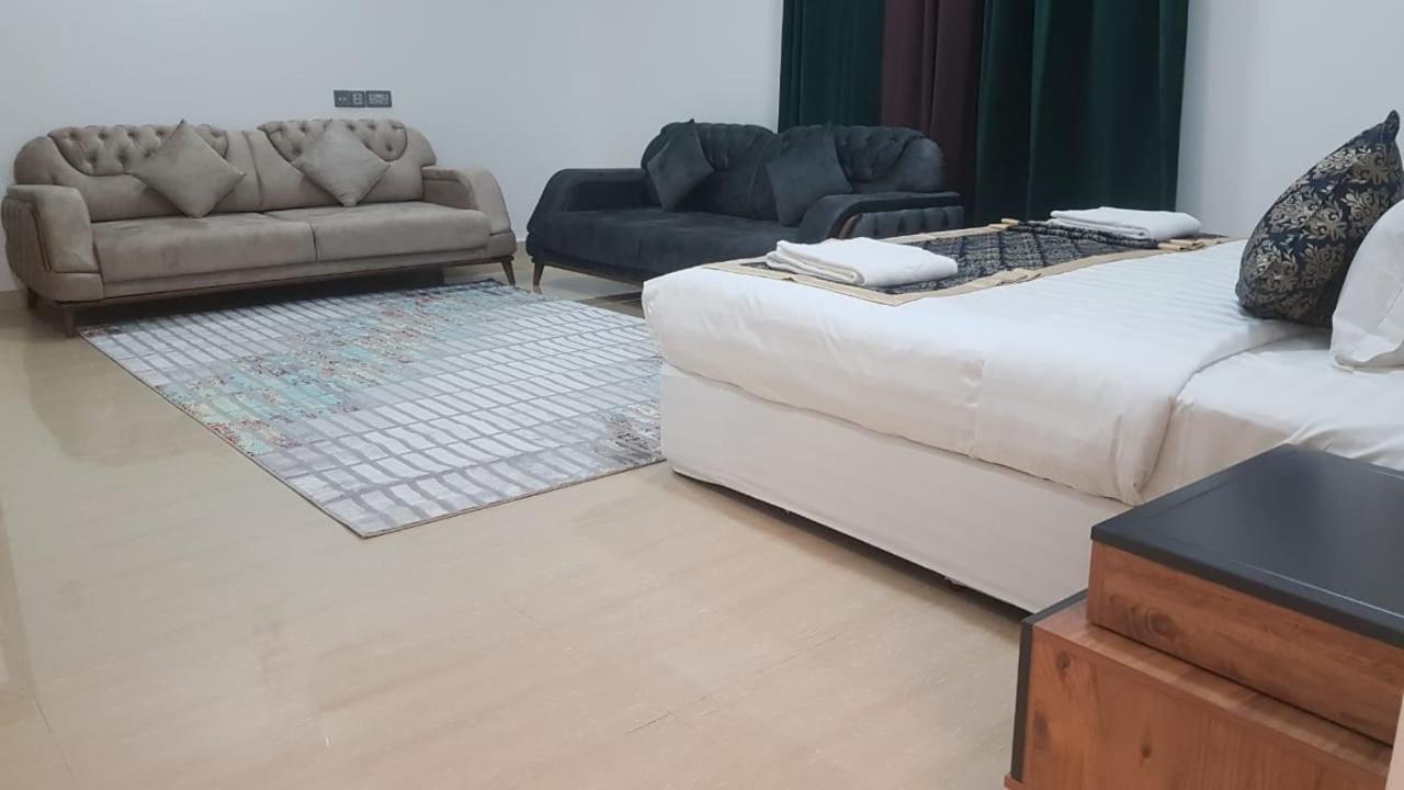 ניזווא Orient Apartments מראה חיצוני תמונה