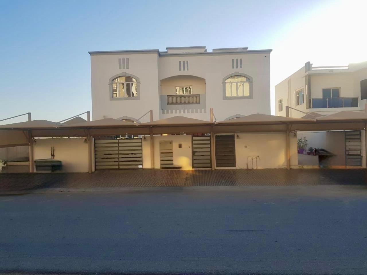 ניזווא Orient Apartments מראה חיצוני תמונה