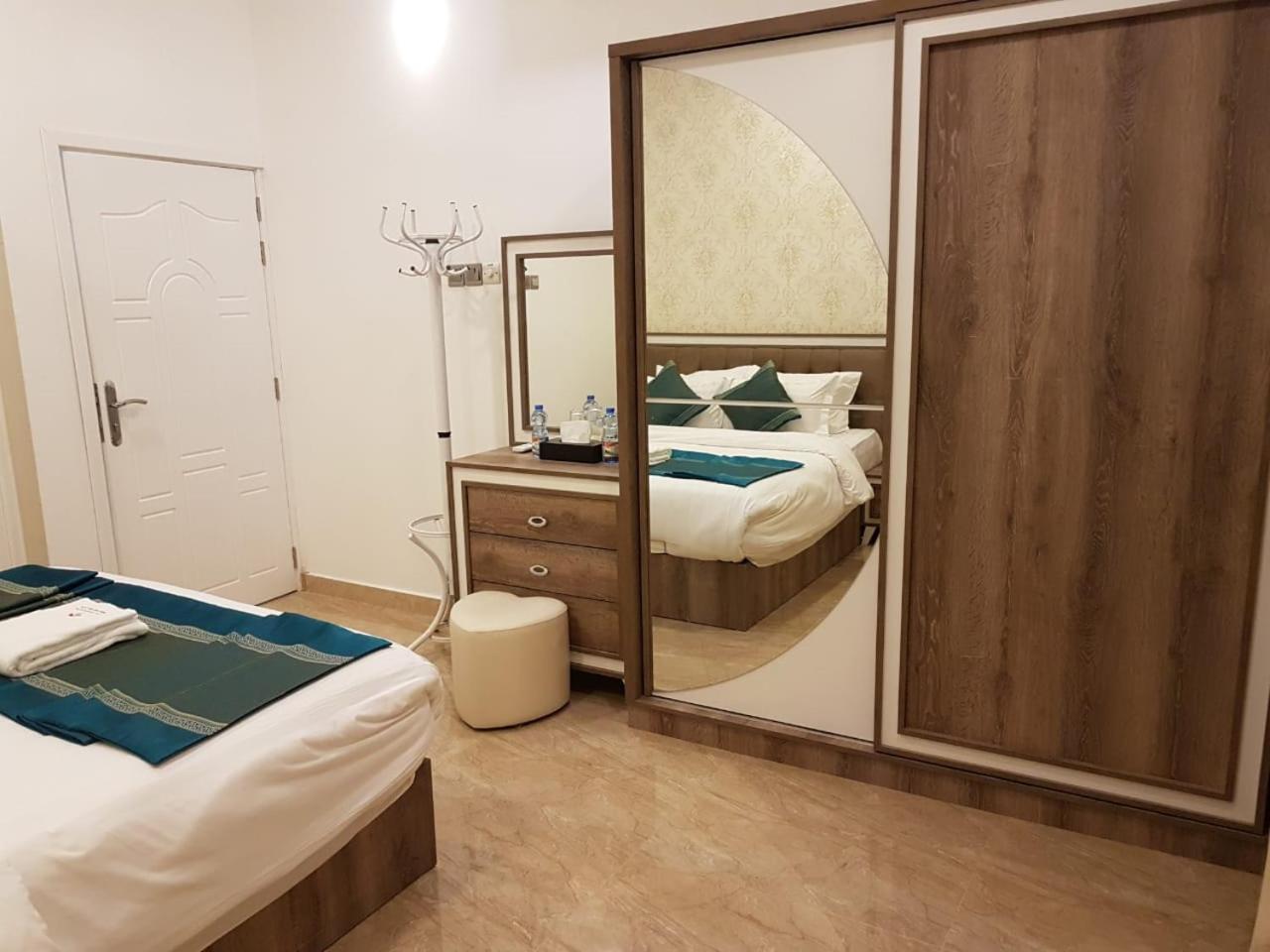 ניזווא Orient Apartments מראה חיצוני תמונה